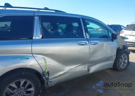 2021 Toyota Sienna Xle z USA, uszkodzony, nr VIN 5TDJSKFC5MS009341